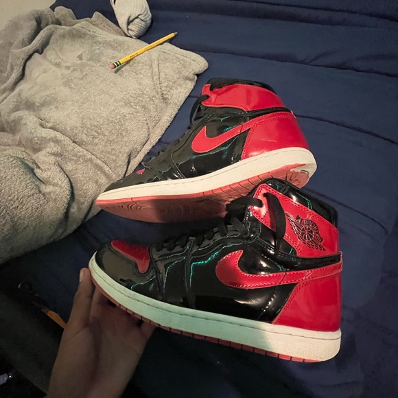 Jordan 1s size 9 used want to get rid of them no box - Picture 4 of 6